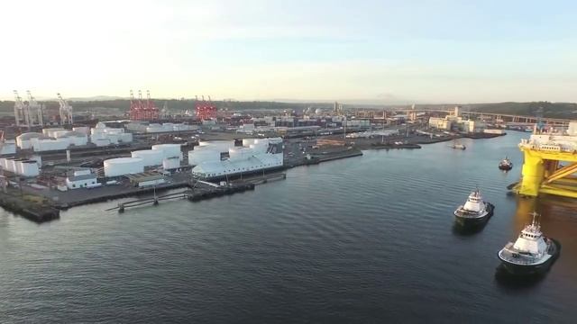Drone Footage of Shell Oil Rig Polar Pioneer in Seattle Harbor смотреть онлайн