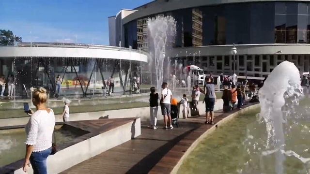 Очень красивый фонтан на улице Советской на день нашего любимого города Бреста смотреть онлайн