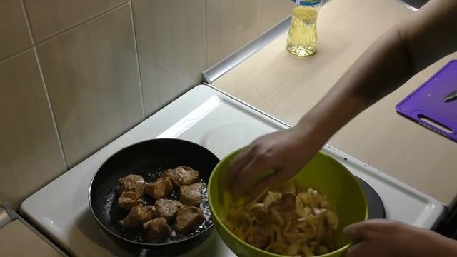 Шашлык с луком в домашних условиях на сковороде/Хочется лета) смотреть онлайн