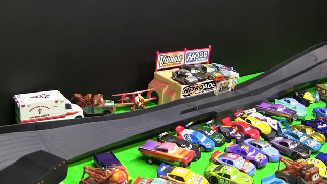 Piston Cup 500 Race Track Set Radiator Springs Classic Toys`R`US Mattel Disney Pixar Cars смотреть онлайн