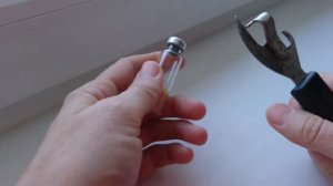 простой способ как открыть алюминиевую крышку с флакончика