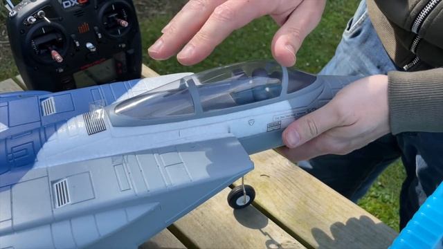 Idiot tries to fly RC edf Jet airplane смотреть онлайн