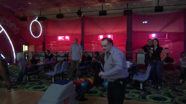 Вот так надо выбивать страйк!!! смотреть онлайн