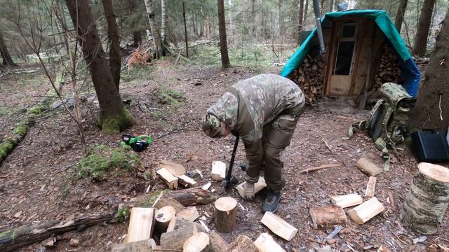 Теплый балаган в лесу \ Заготовка дров аккумуляторной пилой смотреть онлайн