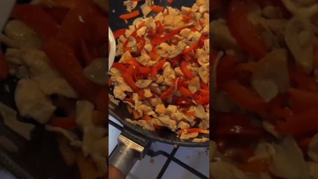 Азиатский острый суп🔥 Если нужен рецепт, пиши в комментарии🫶🏻 #готовимдома #рецепты смотреть онлайн