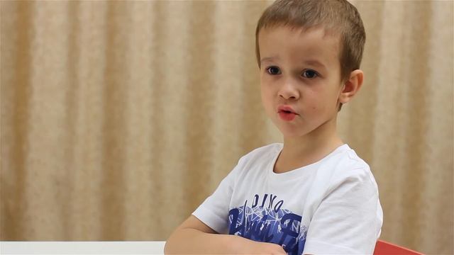 Детские стихи 3 : Разговор с пчелой. Меня ужалила пчела. Я закричал: Как ты могла смотреть онлайн