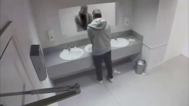 «Шок в туалете бара»