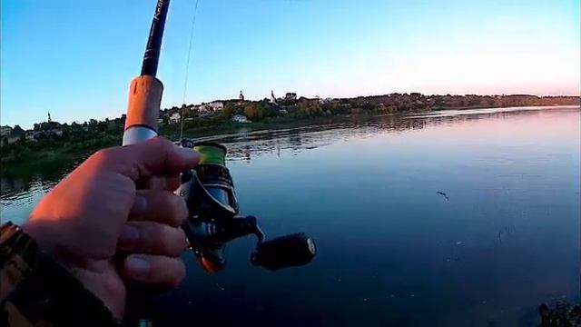 Рыбалка на ДЖИГ с берега! Надо так просечь ХВОСТ! смотреть онлайн