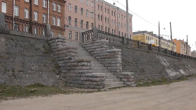 Как облицована набережная выше центра города? Разные виды обработки гранита смотреть онлайн