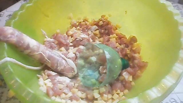 Вкусные, сочные купаты из мяса и картофеля смотреть онлайн