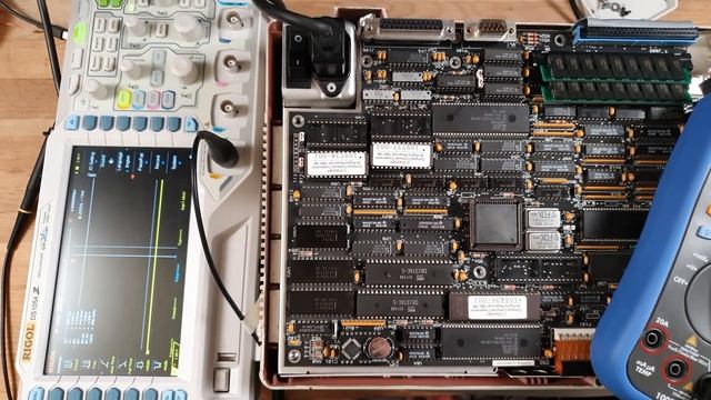 Memory error troubleshooting on the Compaq Portable III смотреть онлайн