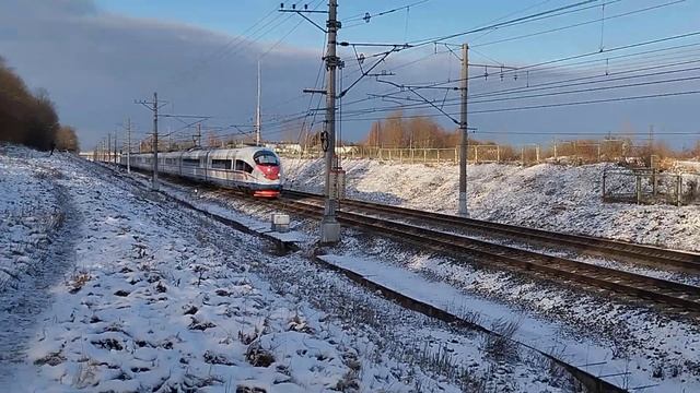 Высокоскоростной поезд ЭВС1-17 №767А СПБ-Москва пролетает «Поповку» смотреть онлайн