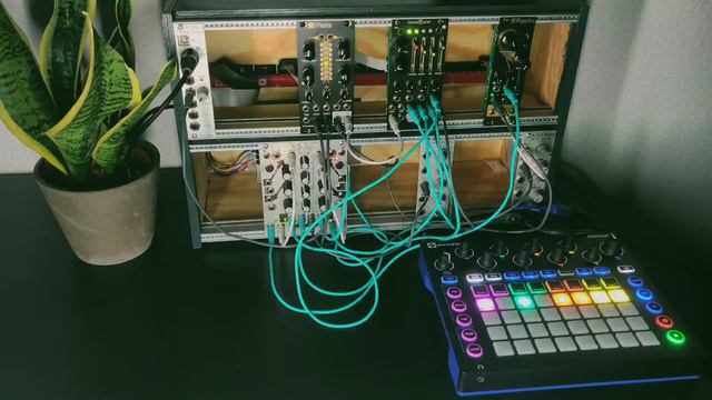 New Beginning | Modular Synth and Novation Circuit Jam смотреть онлайн