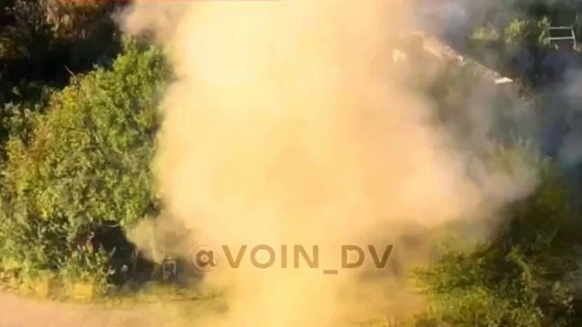 Поражение FPV - дроном транспорта ВСУ на Донецком направлении. смотреть онлайн