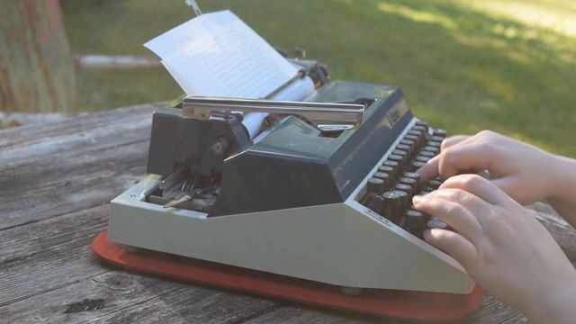 typewriter sounds at sunset | ASMR | 1976 Erika 30 смотреть онлайн
