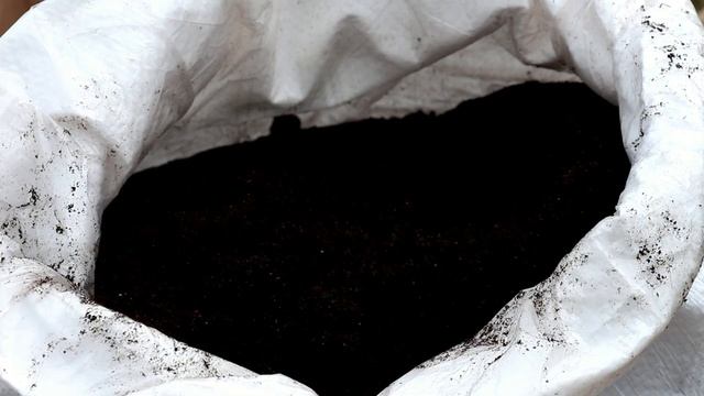 Плодородный, рыхлый, свободный от патогенной микрофлоры почвогрунт «Биозём» смотреть онлайн