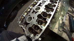 Как вытащить застрявший клапан. Ремонт Приора. Двигатель ВАЗ 21126. How to remove the stuck valve.