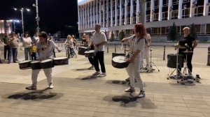 Залипательное шоу барабанщиков