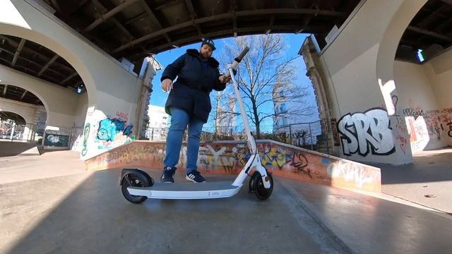 OKAI ES20 NEON, smarter e-Scooter mit NFC, Farbdisplay, Federung und Strassenzulassung ABE 2022 смотреть онлайн