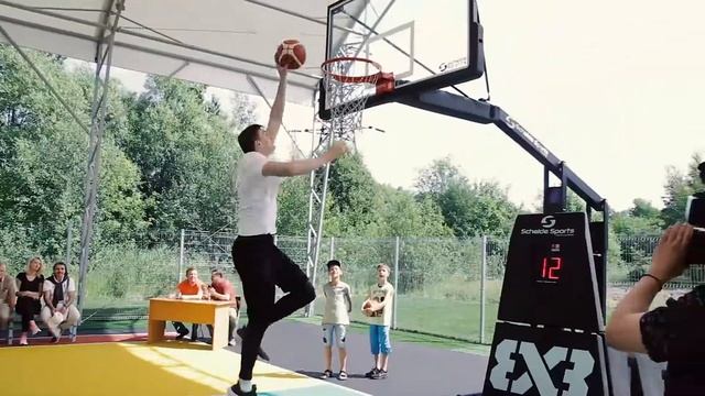 Андрей Кириленко открывает баскетбольную площадку в Санкт-Петербурге! смотреть онлайн