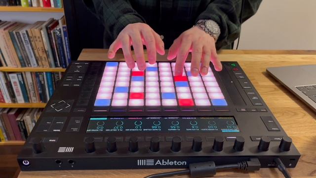Ableton Push 2 & Arturia | Live looping by WUES смотреть онлайн