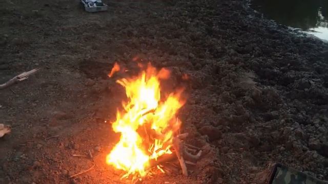 Ночная ловля сомиков, сом на червя, рыбалка в ЗКО река Урал смотреть онлайн