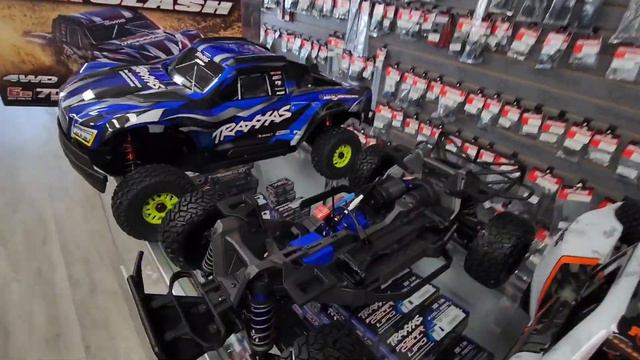 #Traxxas #Maxx Slash First Look And Size Comparison #arrma Mojave # Traxxas Udr