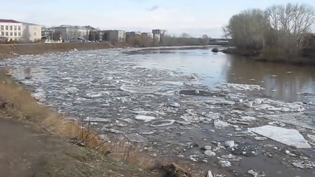 Пермский край. Кунгур. Ледоход на реке Сылва смотреть онлайн