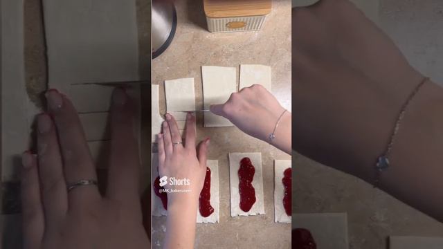 Слойки из ничего на 20 минут !