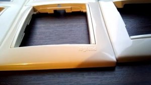 Поддельные рамки Legrand Valena