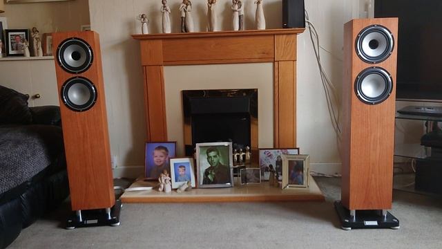Electro Deluxe - Staying Alive. Audiolab/Arcam/ Rega/ Tannoy#TweakerMan смотреть онлайн
