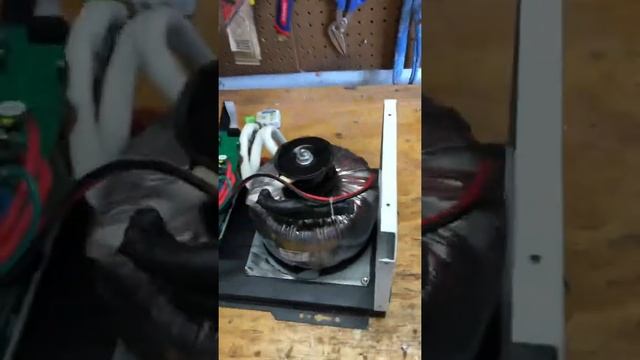 Renogy PCL Series 2000w /3000w Pure Sine Wave Inverter & Charger - Mounting Alert!!! смотреть онлайн