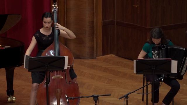 A. Piazzolla - Escualo / Tanguango quinteto & Yannis Kalabakas смотреть онлайн