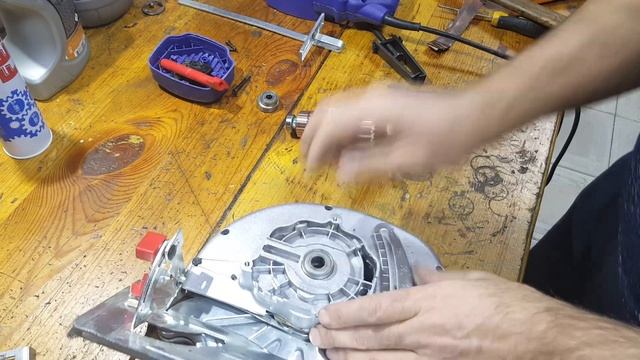 Дисковая пила ДИОЛД ДП-1,6-190- Замена подшипников. смотреть онлайн