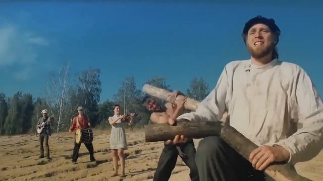 Это чей-то паренёк выдаёт коленца... смотреть онлайн