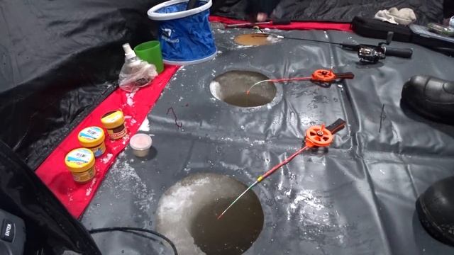 Зимняя рыбалка с палаткой и комфортом. Спасение от ветра и непогоды. смотреть онлайн