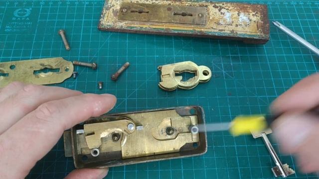 Замок столетней давности от банковской ячейки Wertheim / #инженер смотреть онлайн