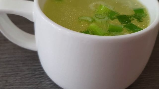 #куриныйбульонрецепт Куриный бульон. Секрет приготовления прозрачного куриного бульона с лапшой. смотреть онлайн