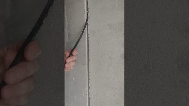 Как правильно уложить провод в штробу! #diy #лайфхаки #tool смотреть онлайн