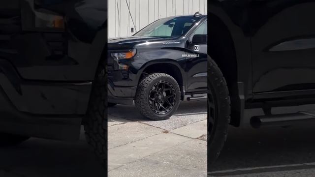 4PLAY WHEELS CHEVROLET SILVERADO ON 22X10 G3 WHEELS WITH BOTH 33X12.5X22 AND 285X50X22 TIRES смотреть онлайн