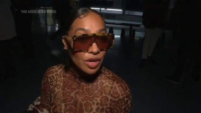 LaQuan Smith embraces sensuality in NYFW show смотреть онлайн