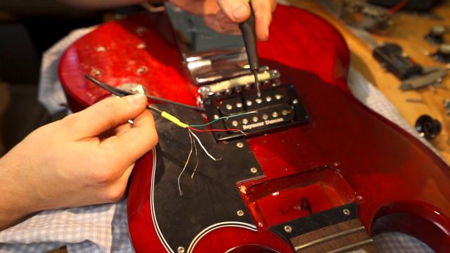 One Day Shop Builds: Installing a Jimmy Page Blackdog Kit | Gunstreet Wiring Shop смотреть онлайн