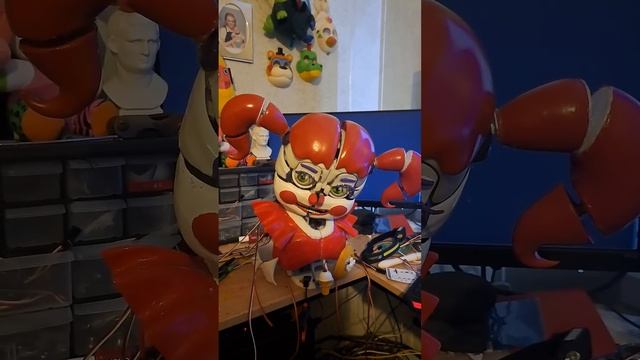 Real Circus Baby animatronic singing Below the Surface by @Griffinilla смотреть онлайн