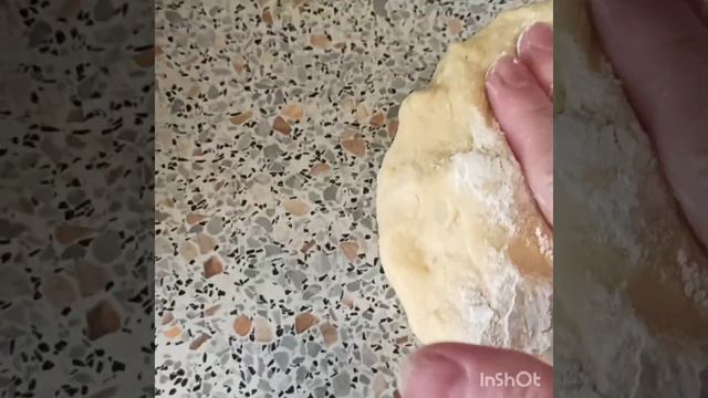 С Днём Победы!!!Пирог с  зеленым луком и яйцом из сдобного теста.