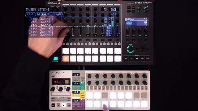 Roland MC 707 mit Midi Keyboard spielen Tutorial смотреть онлайн