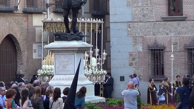 Semana Santa en Madrid. Recuerdos. La Hermandad de Los Estudiantes en la Plaza de la Villa. смотреть онлайн