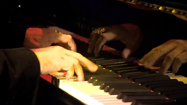 Ludovico Einaudi - Nightbook (Live At The Old Vic Tunnels / 2011)