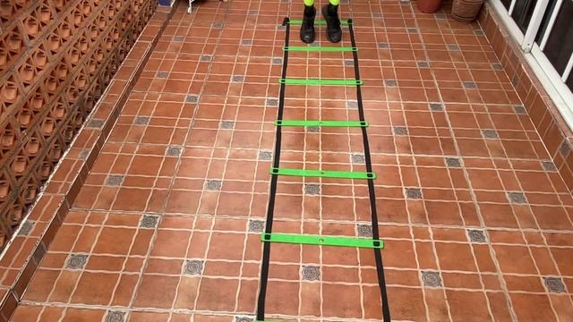 ●10 EJERCICIOS de COORDINACION en ESCALERA ►FutbolArte смотреть онлайн