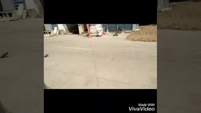 When we keep dummy mobil phone ? on the road. How the people's react смотреть онлайн