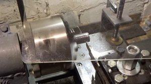 Отрезной пружинный резец. На сколько эффективен.  Изготовление. Проверка работы.